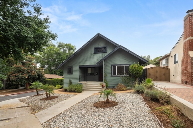 5199 Ellenwood Dr in Los Angeles, CA - Building Photo - Building Photo