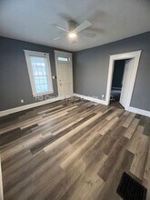 706 W Johnson St in Collinsville, IL - Foto de edificio - Building Photo