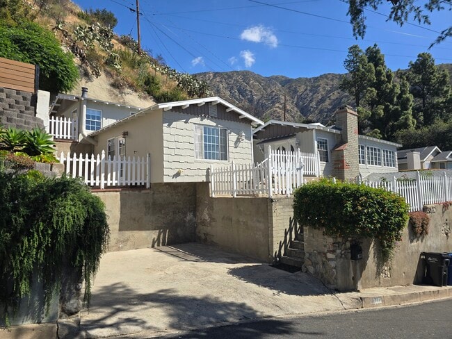 property at 833 Skyland Dr