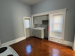 811 W Main St in Norristown, PA - Foto de edificio - Building Photo