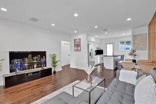 1001 NE 110th St in Biscayne Park, FL - Building Photo