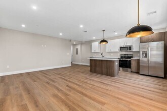 22 Everett St in Westwood, MA - Foto de edificio - Building Photo