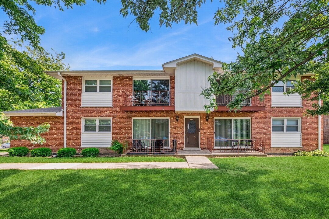 15290 El Cameno Terrace in Orland Park, IL - Building Photo