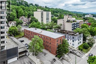 118 St Joseph's Dr in Hamilton, ON - Building Photo