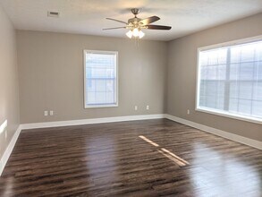 Available for April Move in! - Renovated 3 Bed 1.5 Bath House Biking Distance to Campus! in College Station, TX - Building Photo - Building Photo