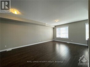 1067 Speedvale Ct in Ottawa, ON - Building Photo - Building Photo