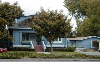 228 S Shoreline Blvd in Mountain View, CA - Foto de edificio - Building Photo