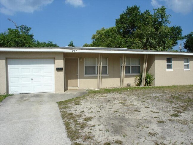 917 Lewis Dr in Daytona Beach, FL - Building Photo - Building Photo