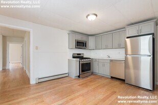 27 Pinckney St, Unit 2-2 in Somerville, MA - Building Photo