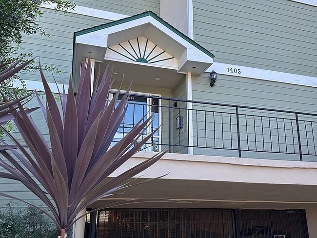 1405 Oak Grove Ave, Unit 106