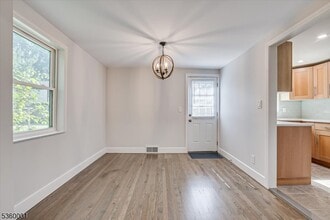 224 Newman St in Metuchen, NJ - Building Photo - Building Photo