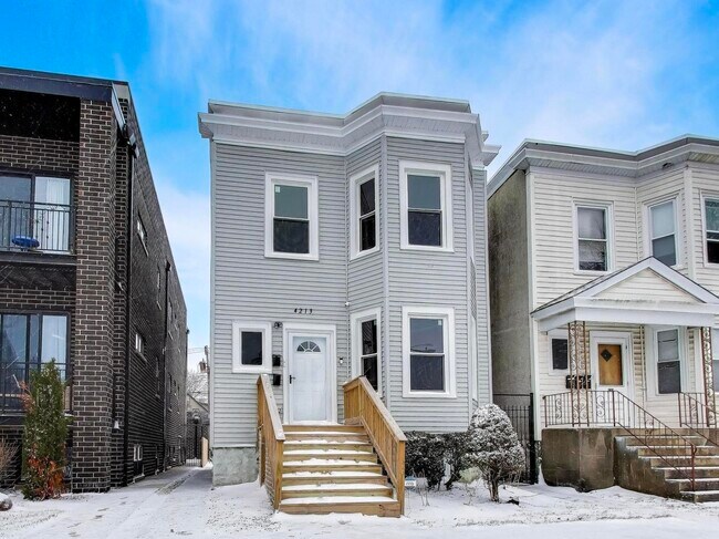 4213 W Roscoe St in Chicago, IL - Building Photo - Building Photo