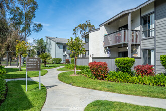 Park Mesa Villas in Costa Mesa, CA - Foto de edificio - Building Photo