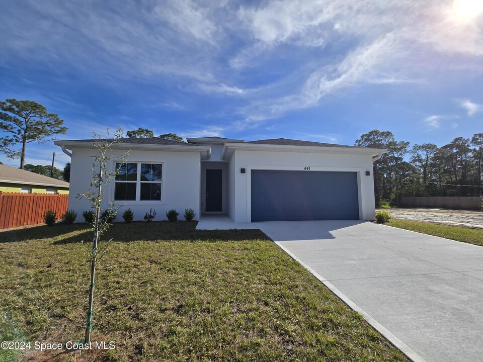 441 Saragassa Ave in Palm Bay, FL - Building Photo