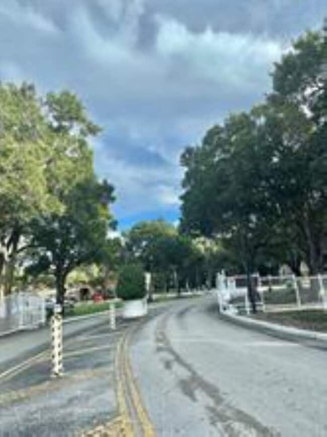 2371 NW 33rd St, Unit 710 in Oakland Park, FL - Building Photo - Building Photo