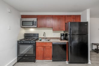 1817 Burnet Ave - Utilities Included in Syracuse, NY - Building Photo - Interior Photo