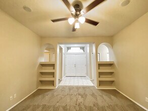 6925 Glen Hills Dr NE in Rio Rancho, NM - Foto de edificio - Building Photo