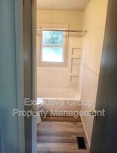 978 Oak Dr in Radcliff, KY - Building Photo - Building Photo