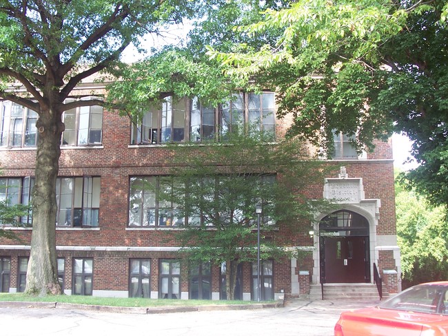 Parkway Apartments in Covington, KY - Building Photo - Building Photo