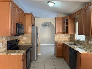 1915 Peridot Cir in Kissimmee, FL - Foto de edificio - Building Photo