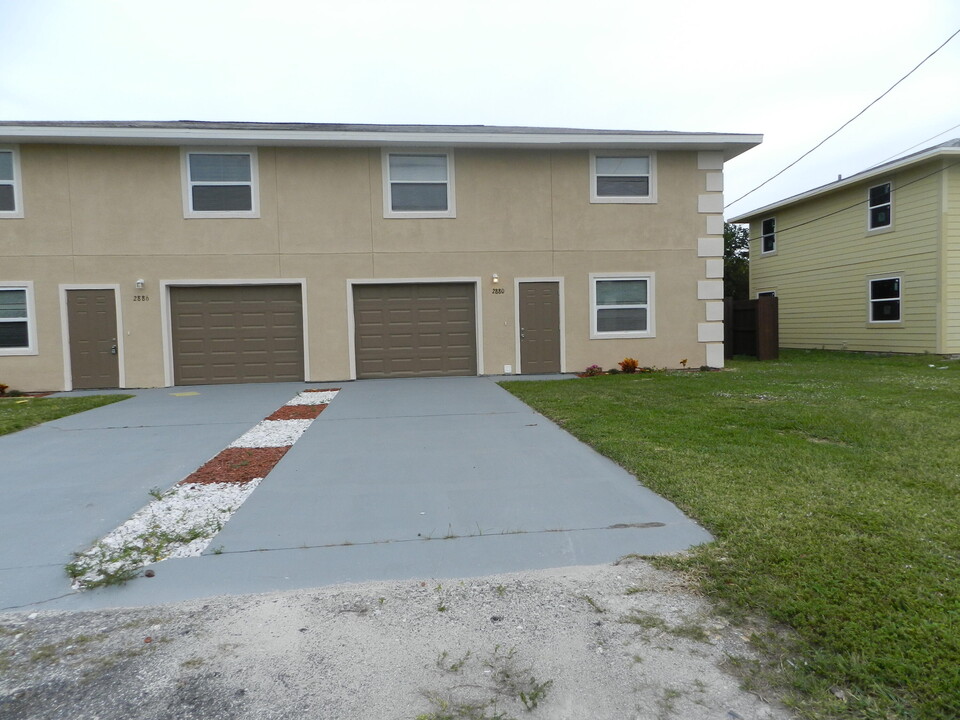 2880 Harson Way in Fort Pierce, FL - Building Photo