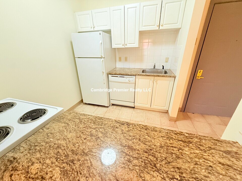 375 Highland Ave, Unit 1 in Somerville, MA - Foto de edificio