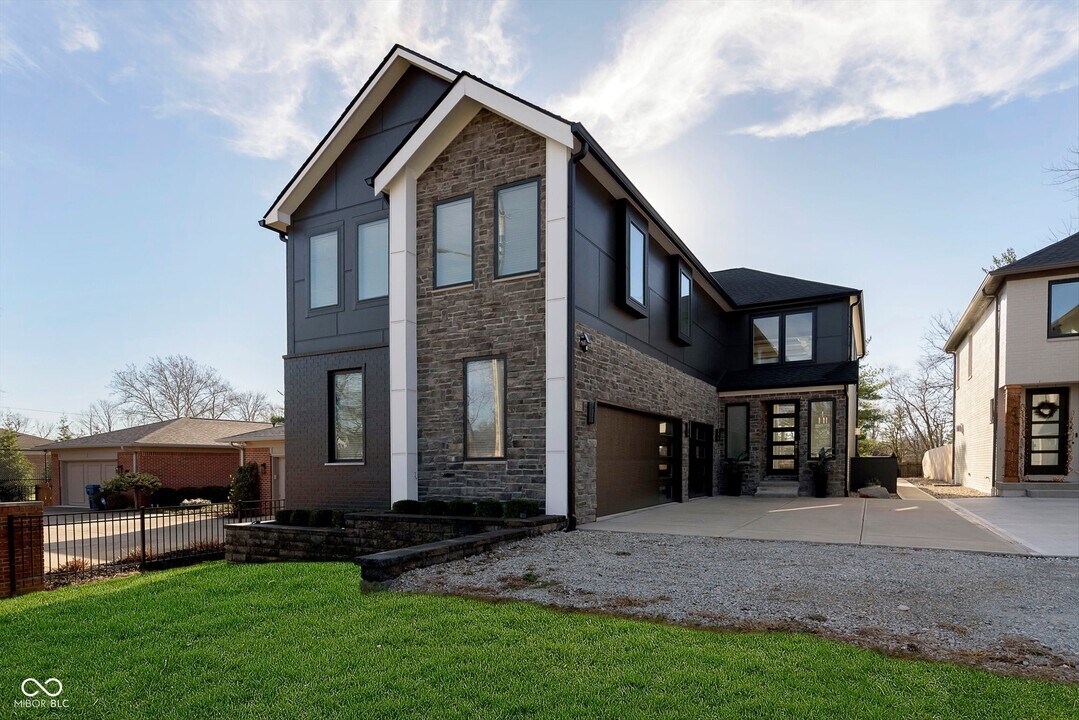 429 W 86th St in Indianapolis, IN - Building Photo