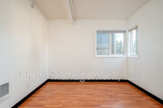 7180 SE Tolman St in Portland, OR - Building Photo - Building Photo