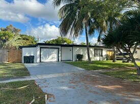 5839 Daphne Dr in West Palm Beach, FL - Building Photo