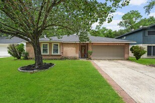 16906 Rolling Acres Dr in Humble, TX - Building Photo