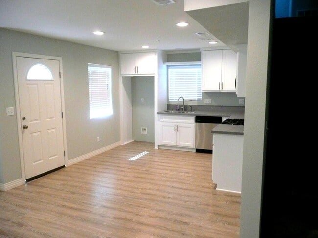 1431 S Beacon St in Los Angeles, CA - Building Photo - Building Photo