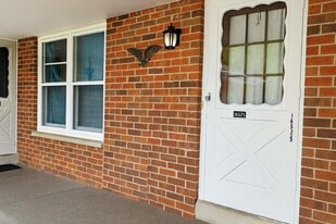 16525 Dane Ct E in Brookfield, WI - Building Photo