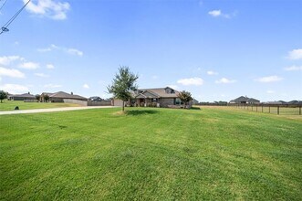 7243 Veal Station Rd in Weatherford, TX - Building Photo - Building Photo