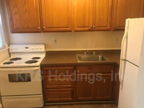 211 Maycox Ave in Norfolk, VA - Building Photo - Building Photo