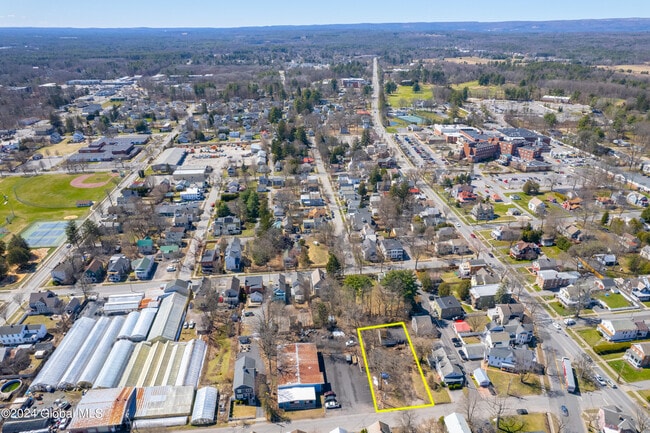 99 1/2 Walworth St in Saratoga Springs, NY - Building Photo - Building Photo