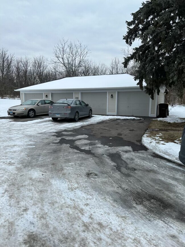 921 Sunset Ridge Dr in Woodstock, IL - Building Photo - Building Photo