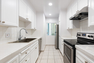 Fox Hills Apartments in Culver City, CA - Building Photo - Interior Photo