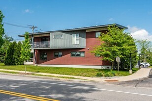 677 Dennett St in Portsmouth, NH - Building Photo
