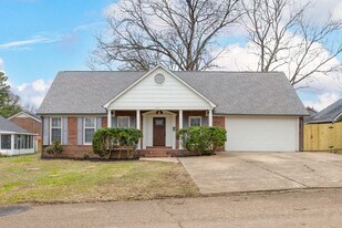 1111 Pine St in Covington, TN - Building Photo