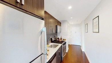 12-15 Broadway in Queens, NY - Building Photo - Building Photo