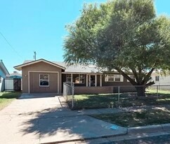 517 W 19th St in Clovis, NM - Building Photo