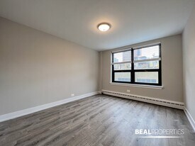 445 W Wellington Ave in Chicago, IL - Building Photo