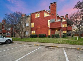 9825 Walnut St in Dallas, TX - Building Photo