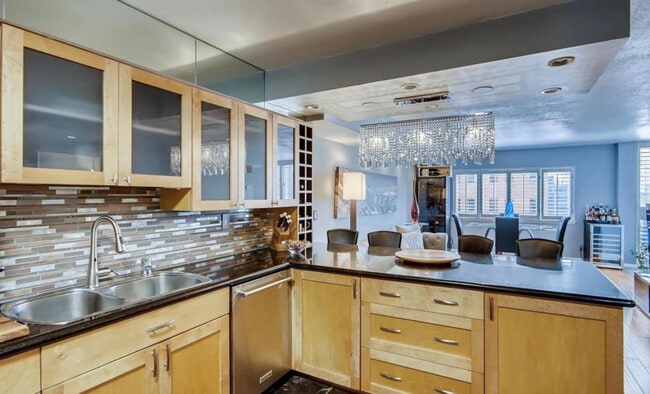 1551 Larimer St in Denver, CO - Building Photo - Building Photo