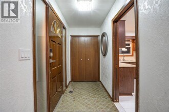 9610 Asgard Rd in Windsor, ON - Building Photo - Building Photo