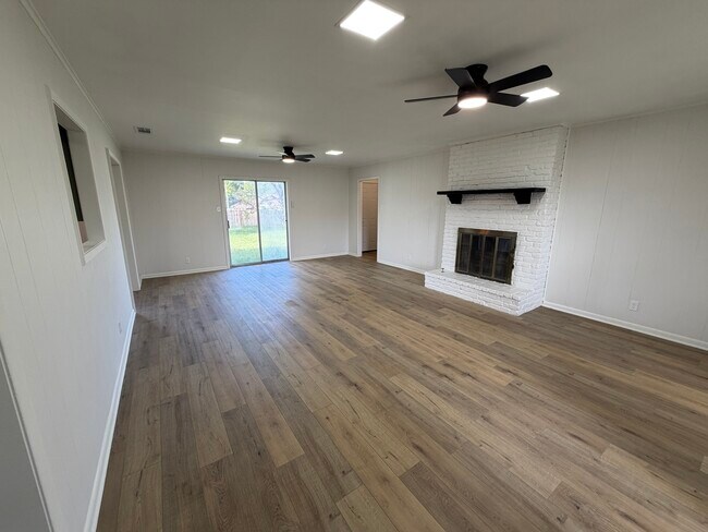 203 Eisenhower Dr in Tyler, TX - Building Photo - Building Photo