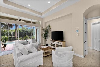 6489 Caldecott Dr in Naples, FL - Foto de edificio - Building Photo