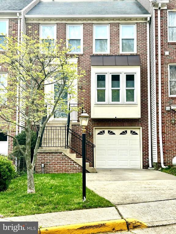 property at 2003 Meadow Springs Dr
