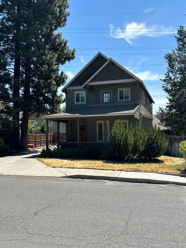 2110 NW Torrey Pines Dr in Bend, OR - Building Photo - Building Photo