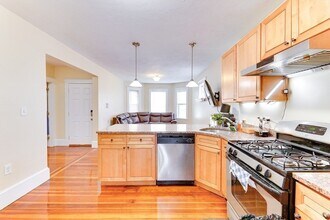 373 Centre St, Unit 3 in Boston, MA - Building Photo - Building Photo